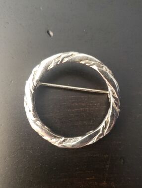 Vtg Round Braided Silver-Tone Brooch - Approx 1.25" Diameter